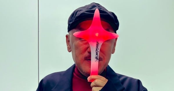 Evangelion's Gendo Voice Actor Fumihiko Tachiki Goes Viral with Pen Light