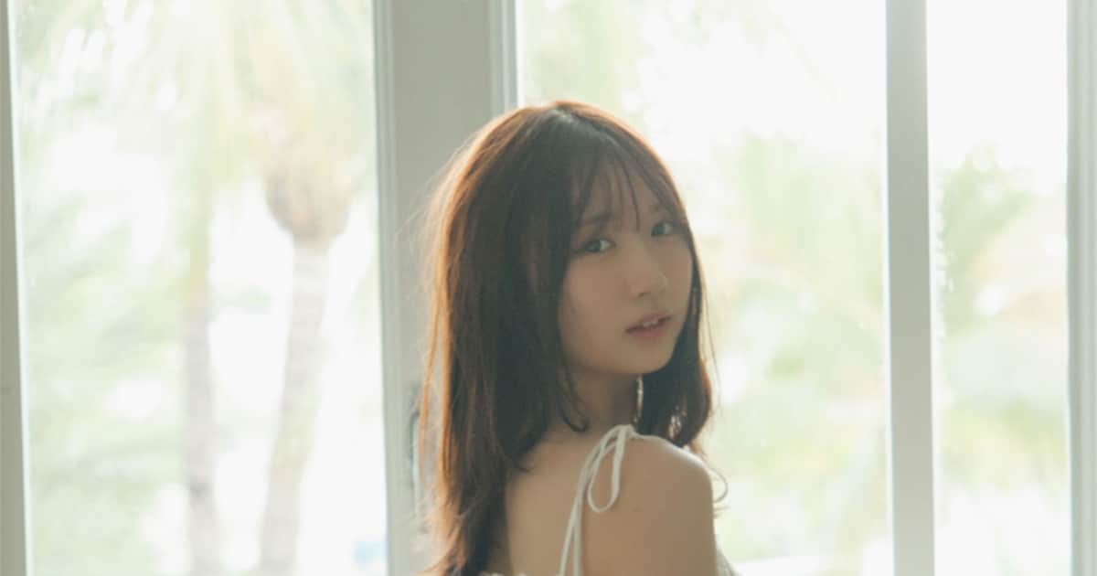 Fujishima Kaho's First Photobook Getting Four Different Back Covers