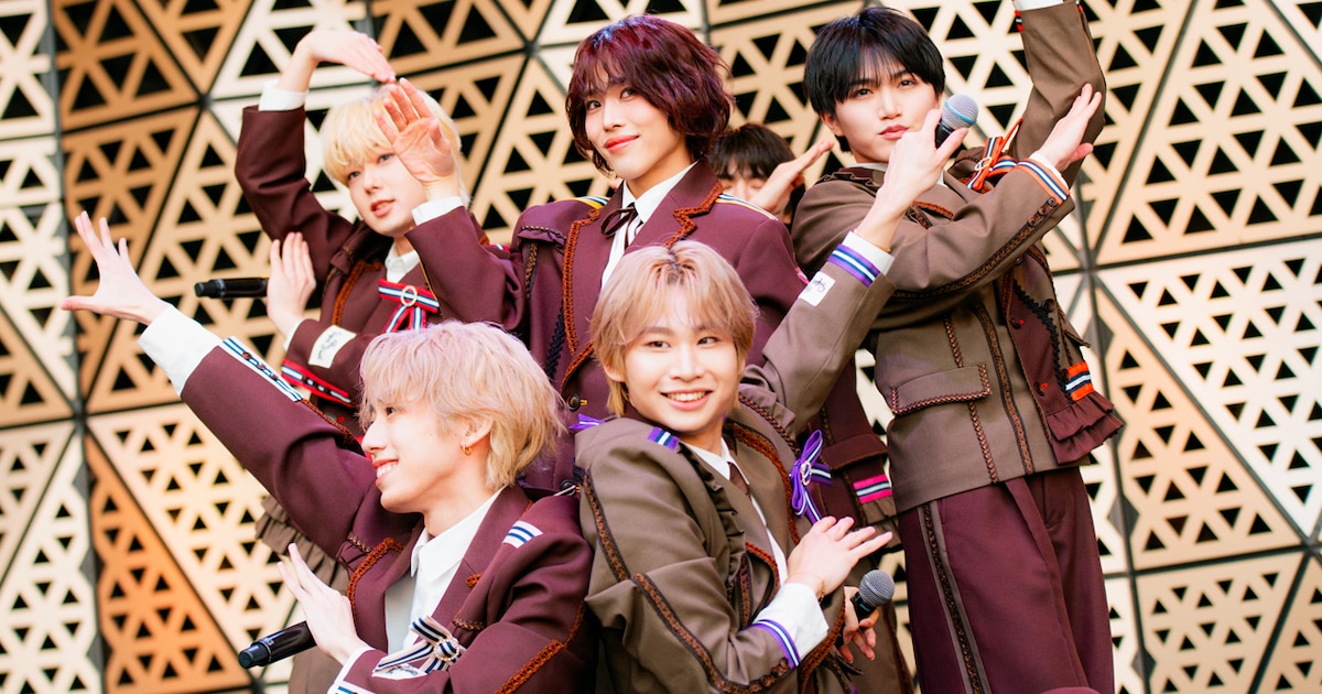 THE SUPER FRUIT Debuts New Song and Costumes on Valentine's Day