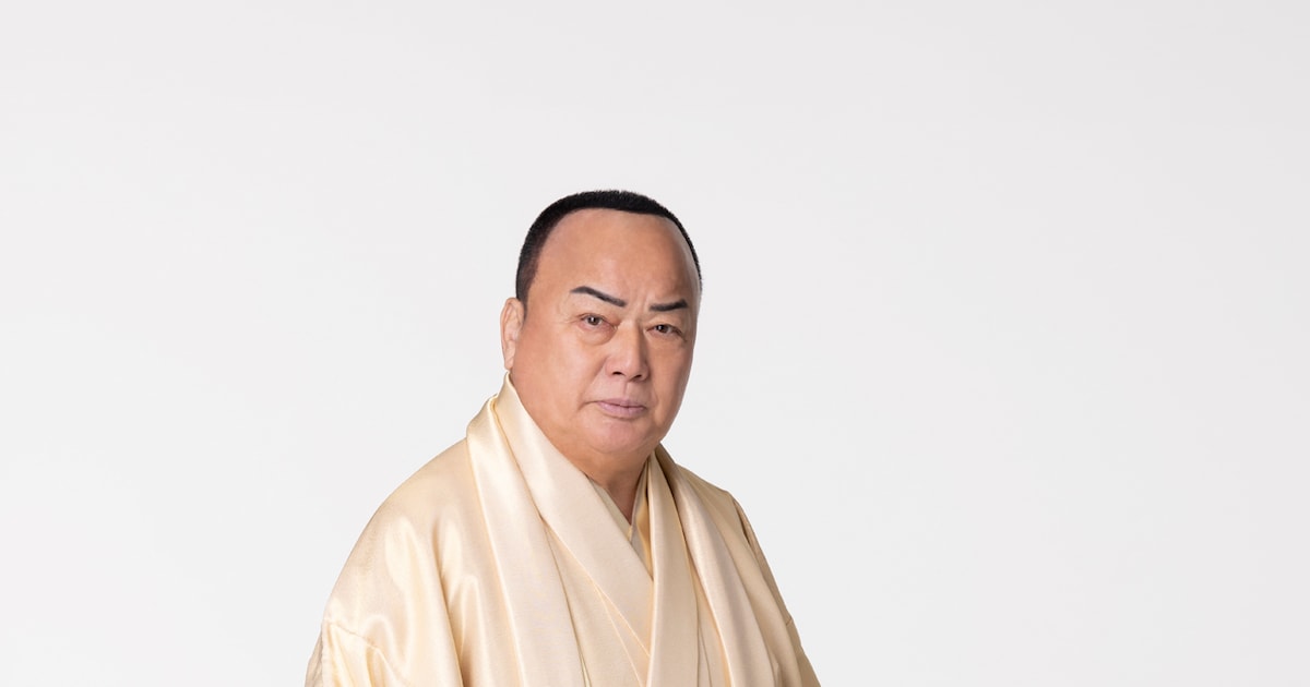 Takashi Hosokawa Sells Cabbage-Wearing Acrylic Stand, Momoclo's Kanako Appears at Aquarium Collab