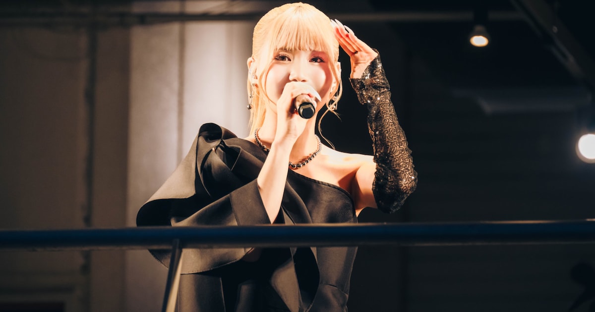 Soala Performs Free Street Concert in Osaka's Amerika-mura