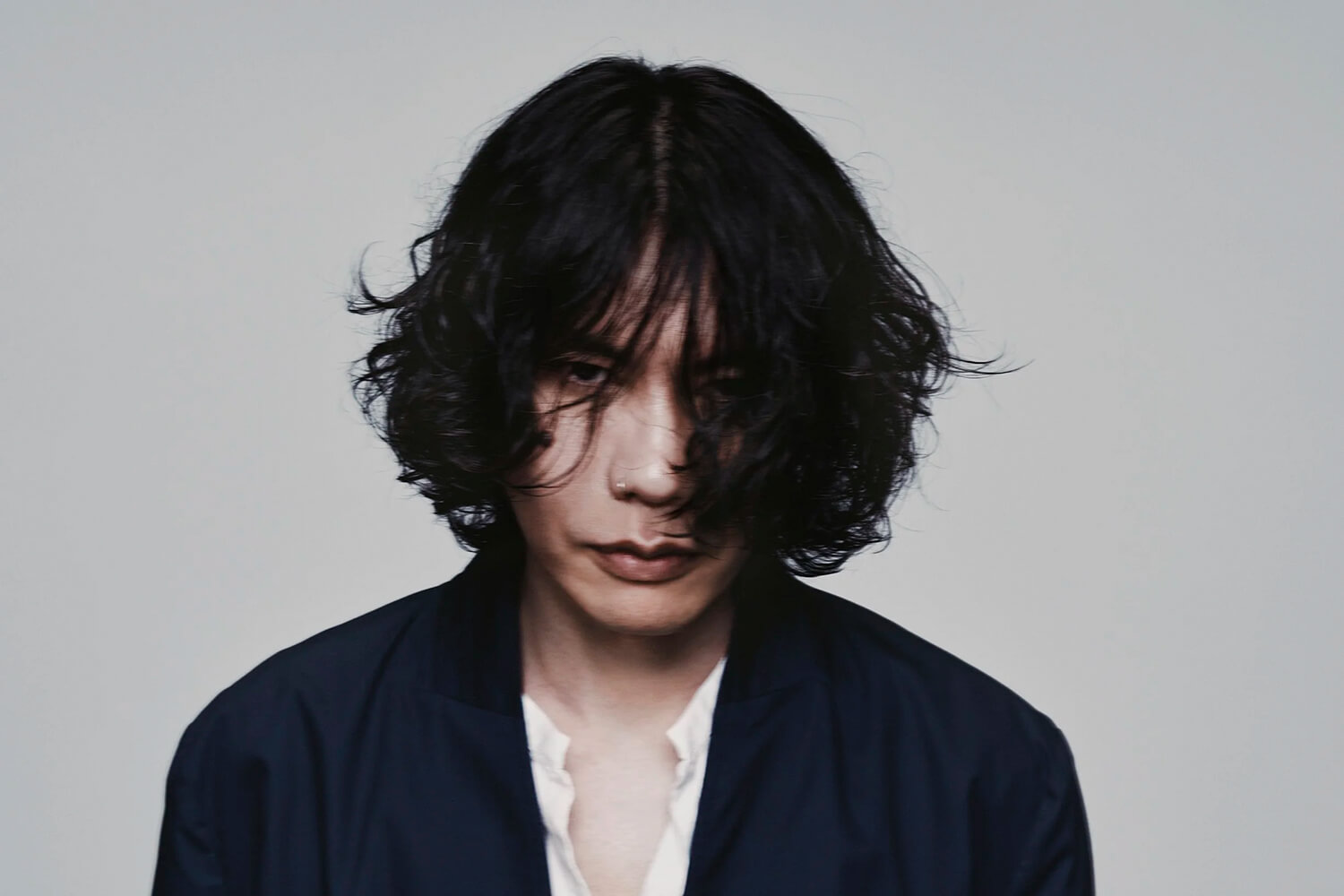 Kenshi Yonezu Shares 'Yodaka' for Kingdom Film