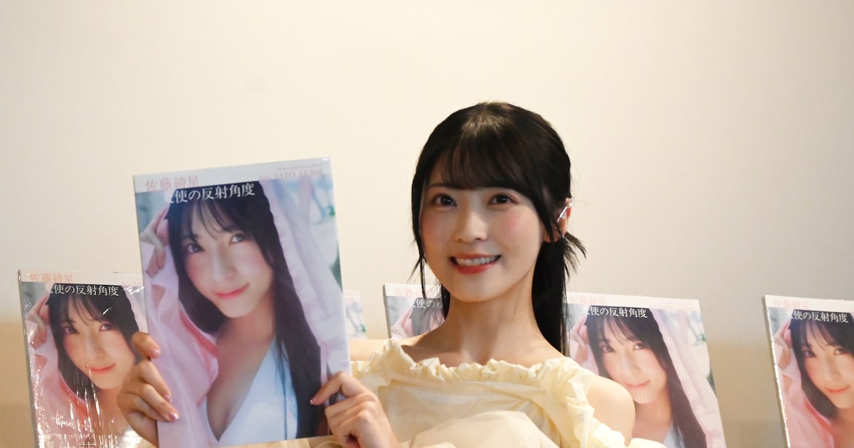 AKB48's Sato Kisei Celebrates First Photobook with Charming Press Conference
