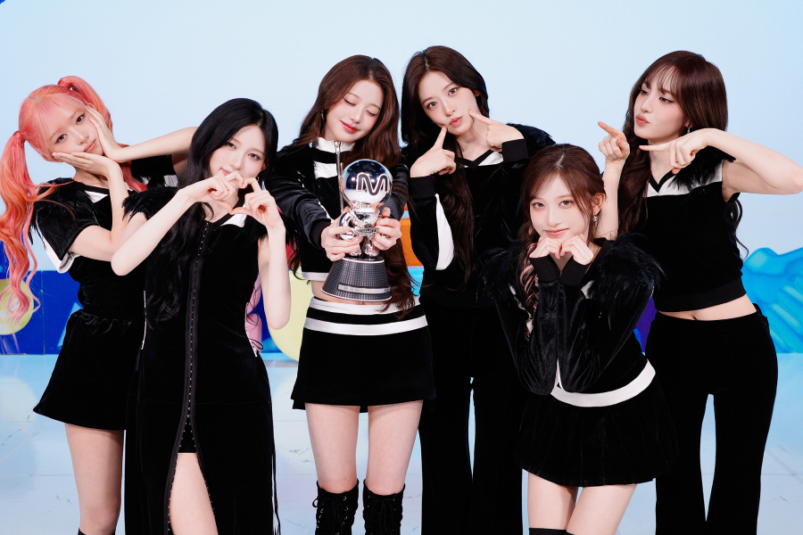 IVE Wins First Music Show Trophy for 'BANG BANG' on M Countdown