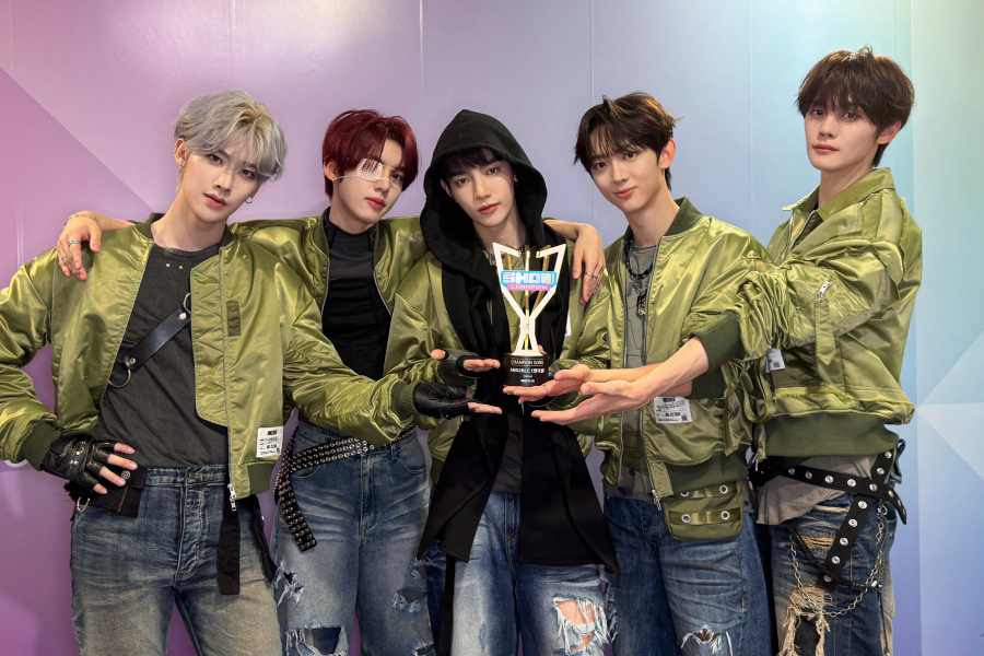 AND2BLE Claims 2nd Win for "Curious" on Show Champion