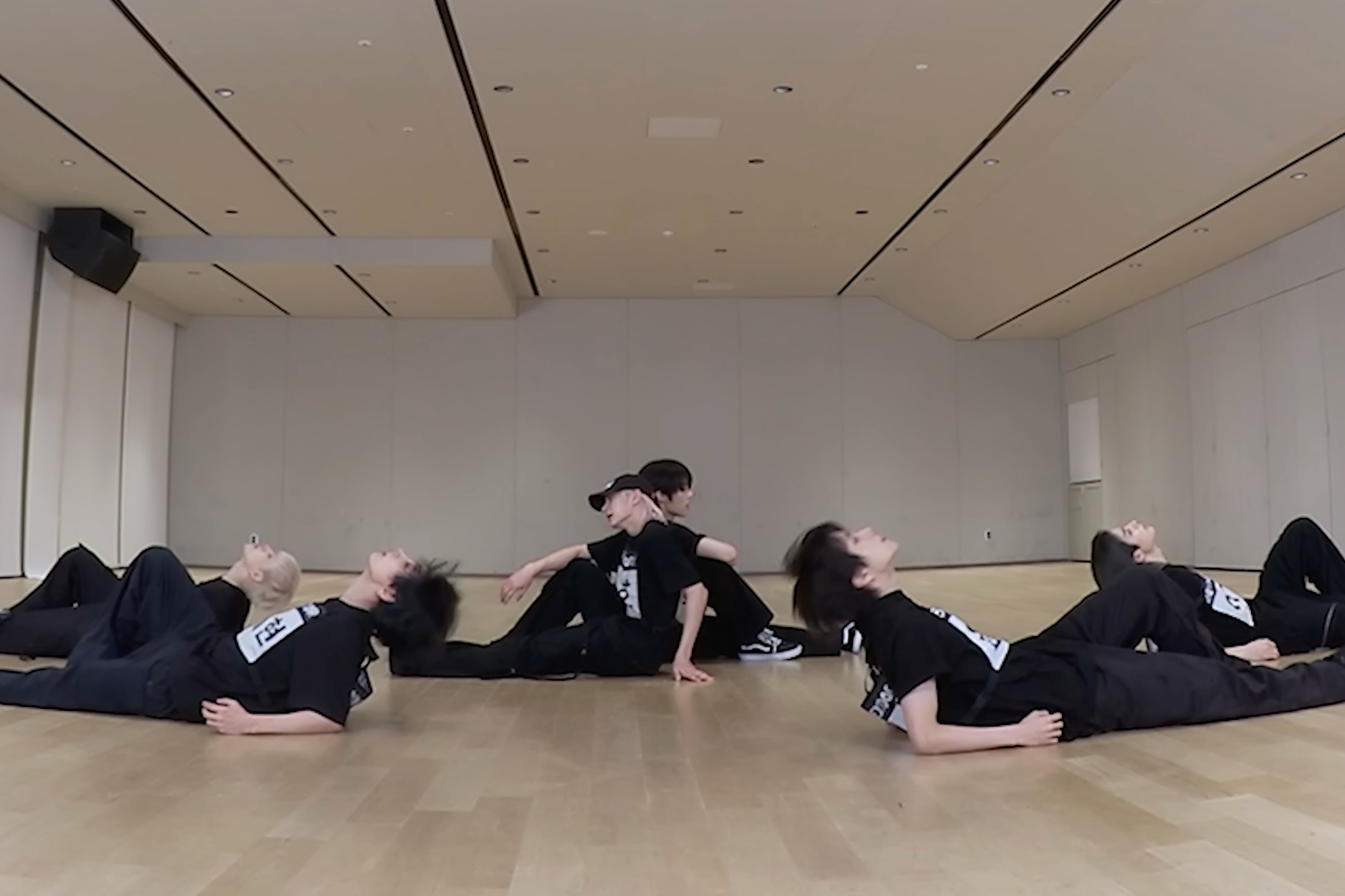 BOYNEXTDOOR Unveils Dance Practice for 'VIRAL' Title Track