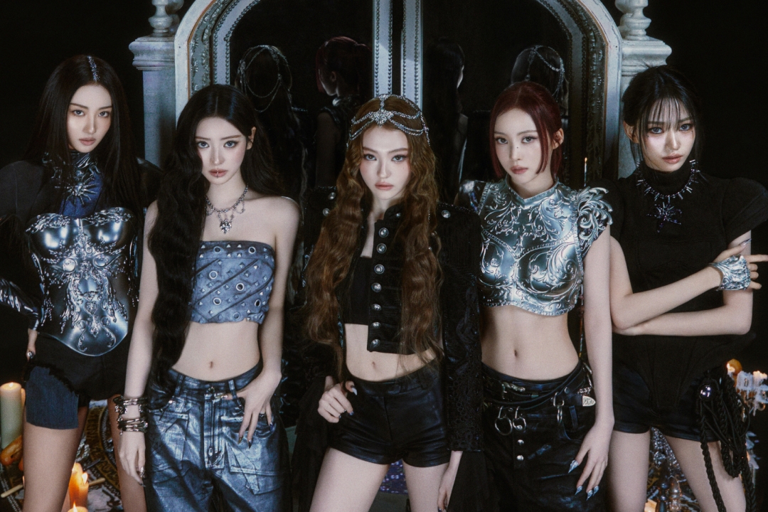 MEOVV Sets New Sales Record With 'BITE NOW' EP Debut