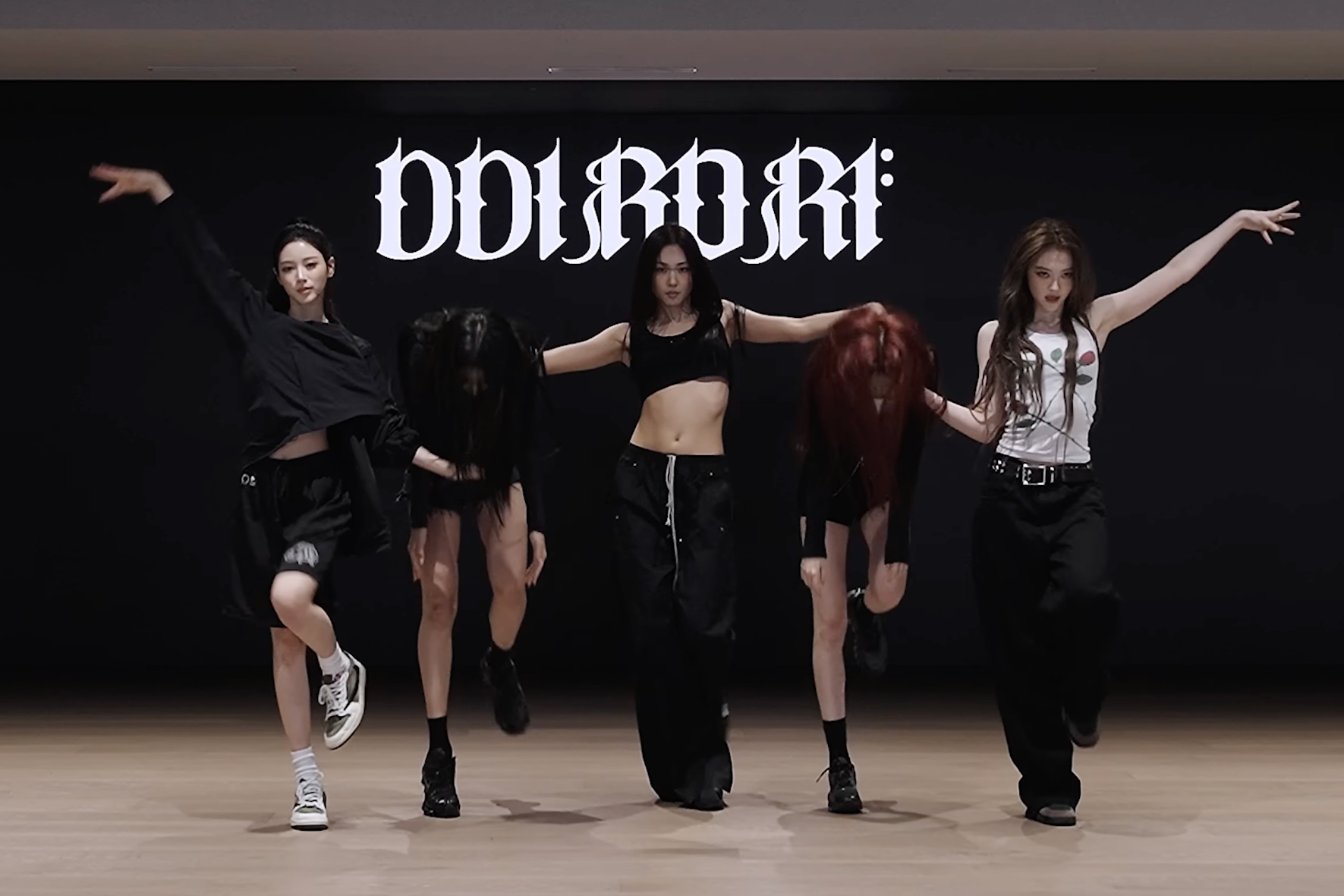 MEOVV Showcases Sharp Choreography in 'DDI RO RI' Dance Practice