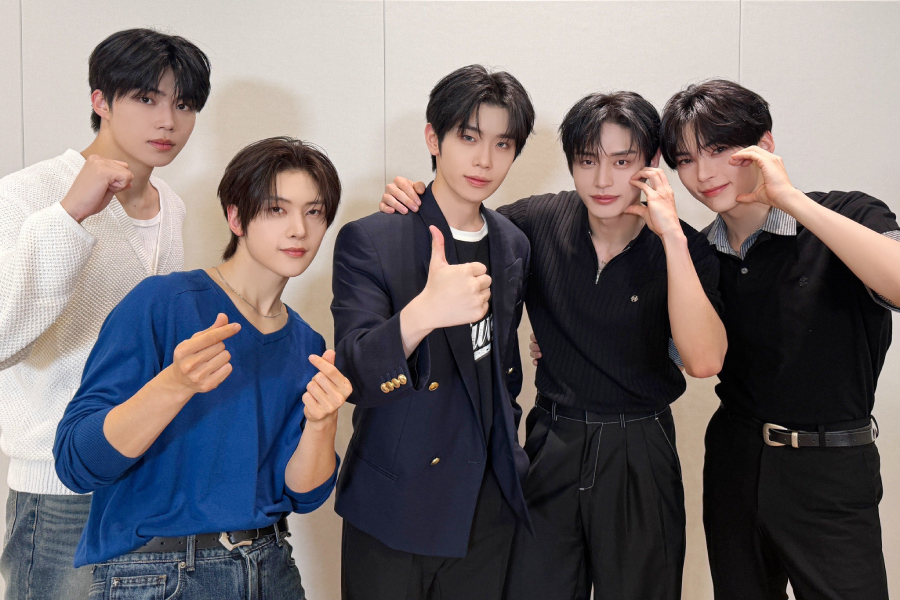 ZEROBASEONE Wins First Trophy for 'TOP 5' on Show Champion