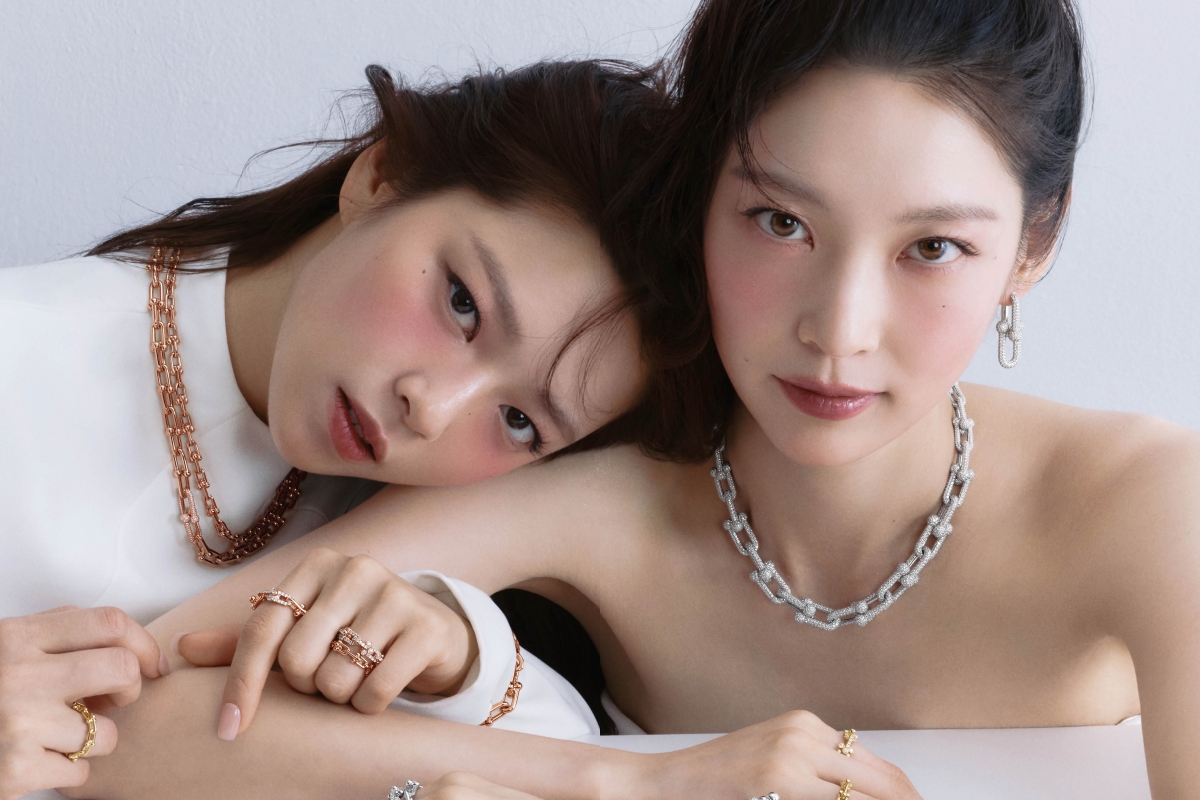 Jeongyeon Opens Up About Sister Gong Seung Yeon in Harper's Bazaar Feature