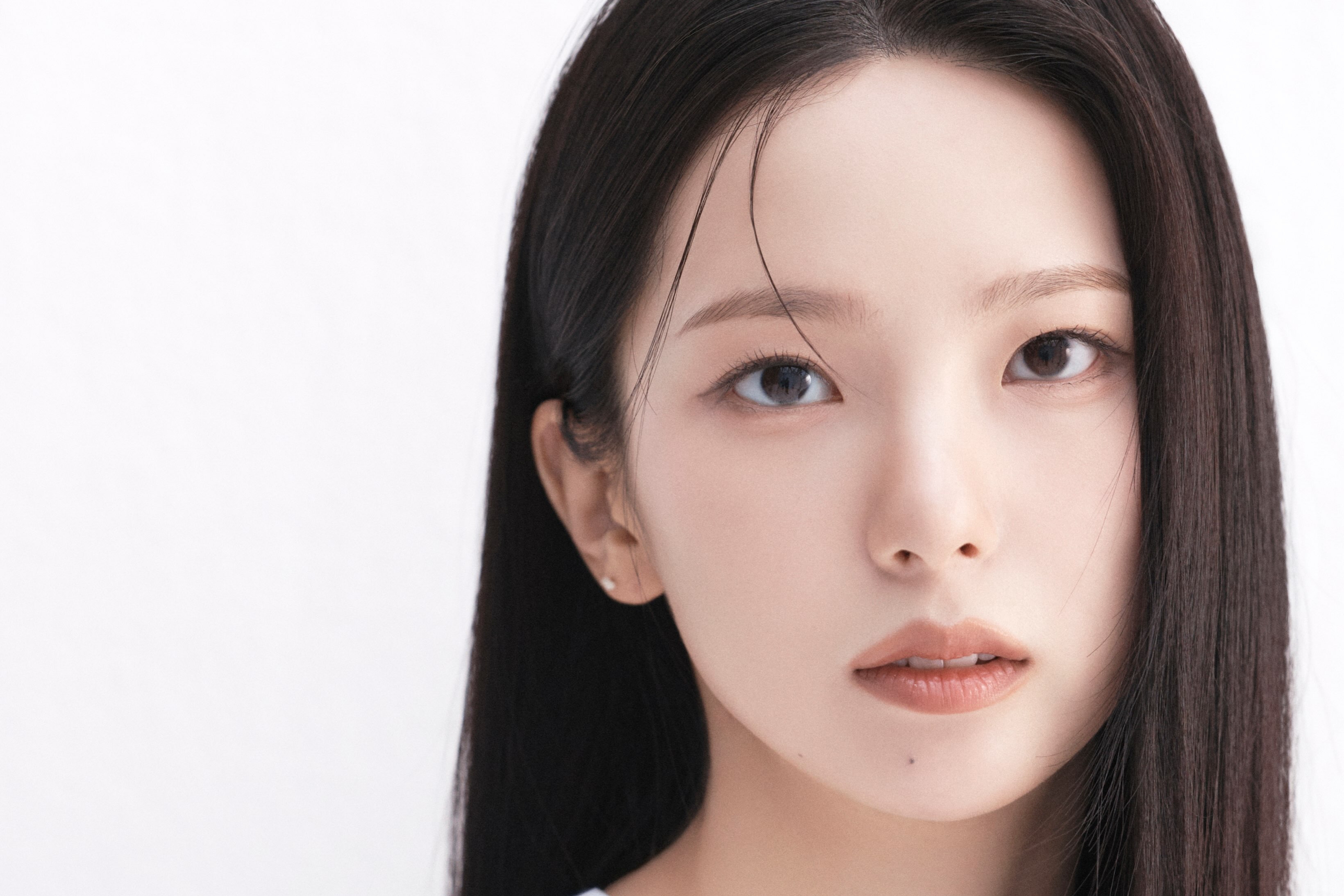 Yujin Debuts New Look With ELSE Entertainment
