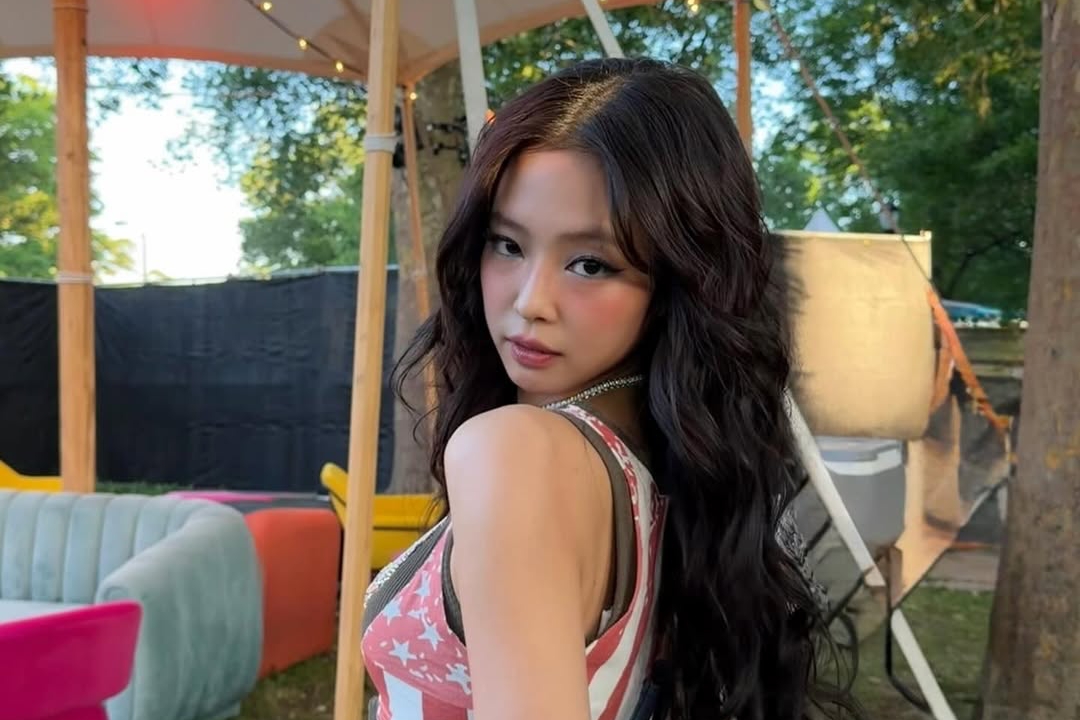 Jennie Teases 'Less Than A LOVER' Amid 'Dracula' Chart Success
