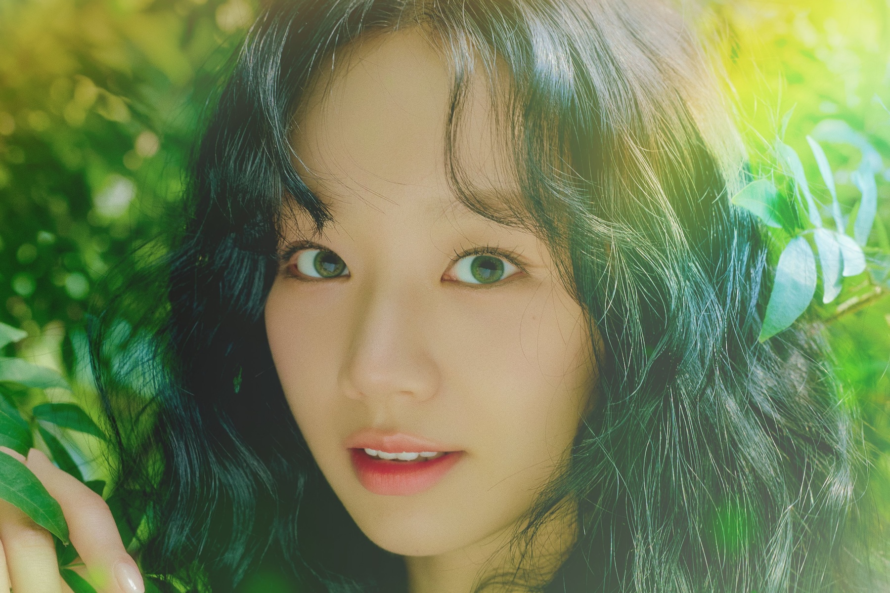 Hyeri Unveils Official Light Stick