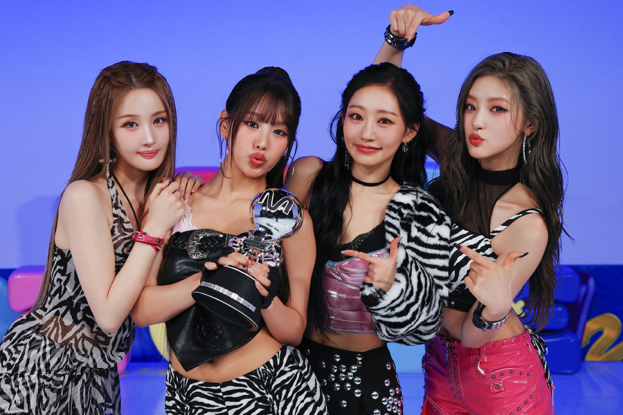 KISS OF LIFE Wins First Trophy for 'Who is she' on M Countdown
