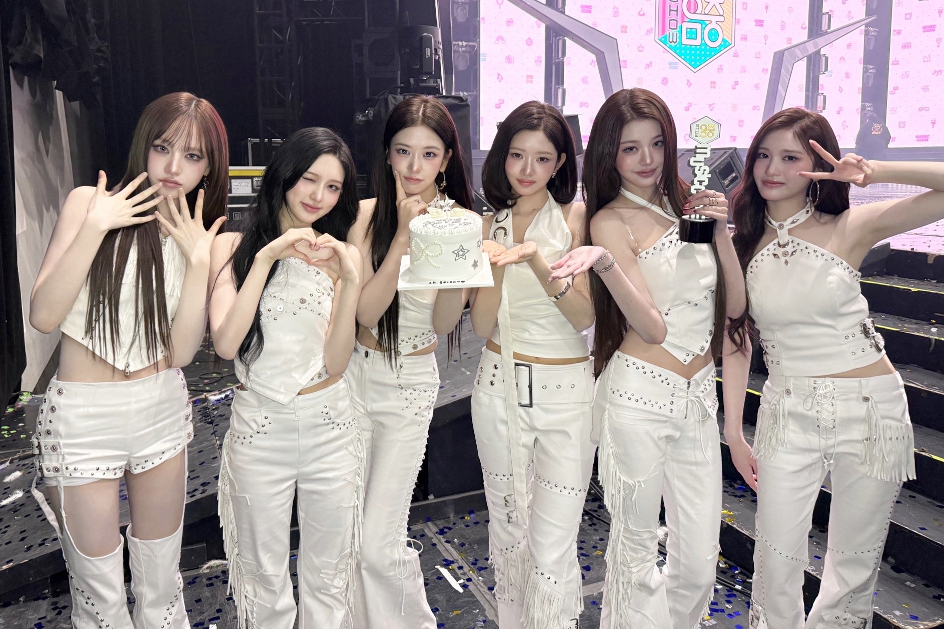 IVE's 'BANG BANG' Climbs to No. 1 on Soompi Chart After Music Core Win