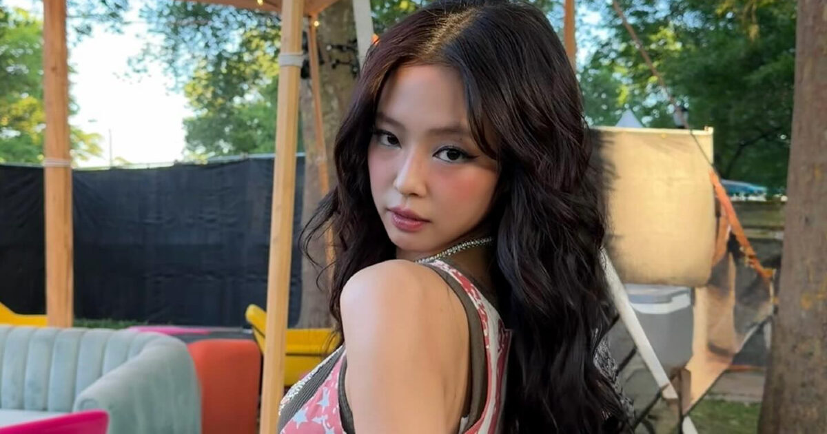 Jennie Brings Solo Momentum to Governors Ball Festival Performance