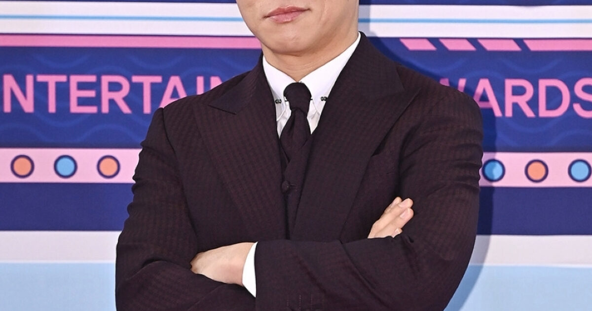 Korean Singer Yoo Se Yoon Hosts Intimate 6-Seat Solo Concert