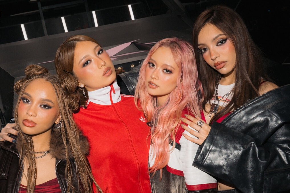 GIRLSET Names Official Fandom 'LOCKETS' with Logo by Member Kendall