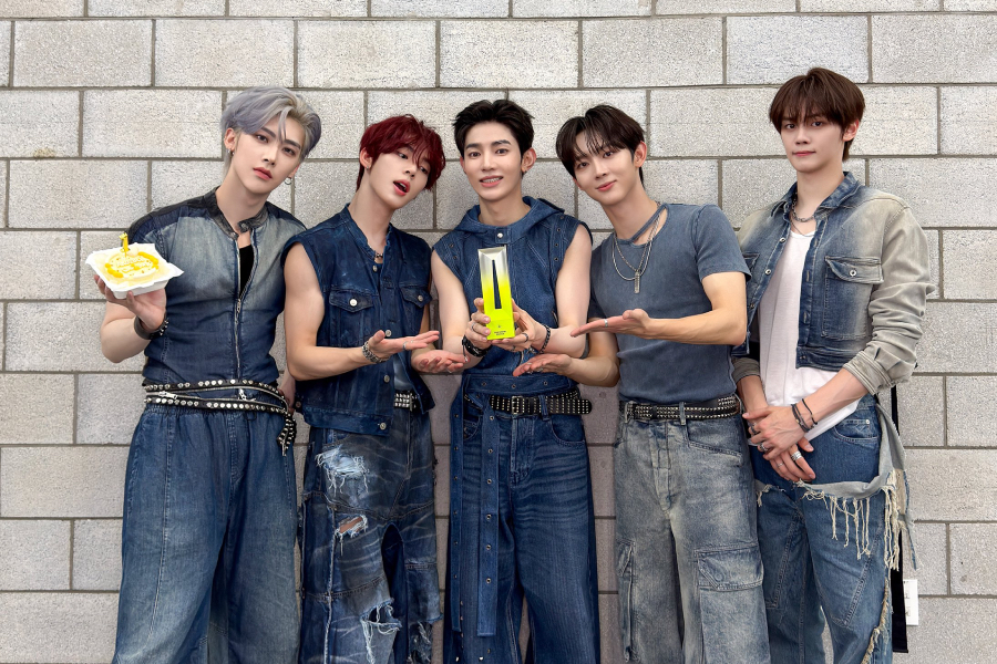 AND2BLE Secures First-Ever Music Show Win With "Curious"