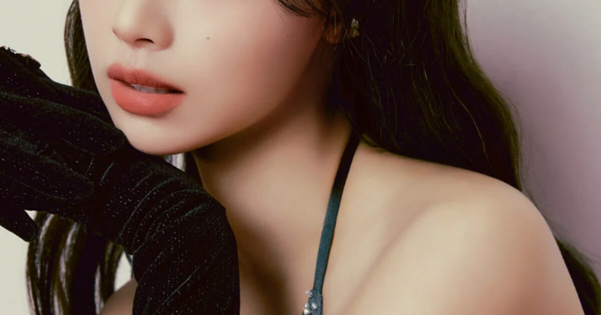 RESCENE's Woni Charms Fans With Playful Chart-Climbing Commentary