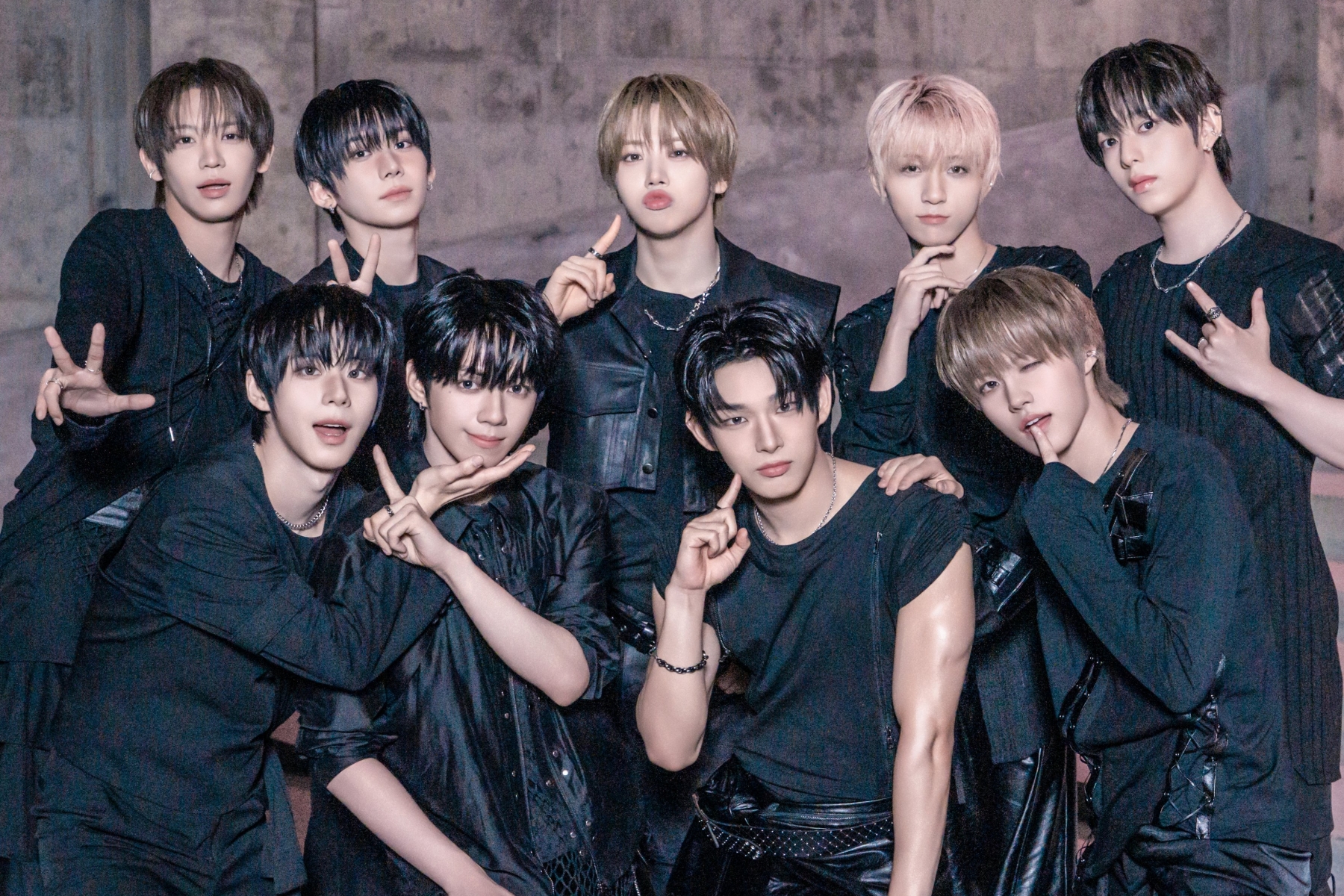 AHOF Announces Summer Comeback With 'RUN TO YOU' Album